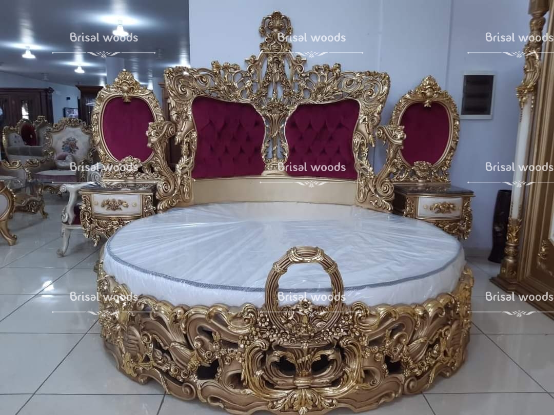 Antique  round bed in bed in premium  quality 