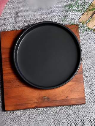 Black Round Plate 